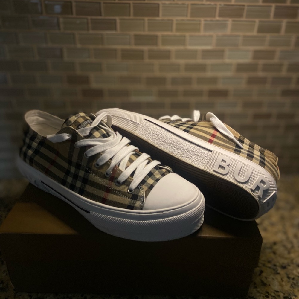 Burberry shoes